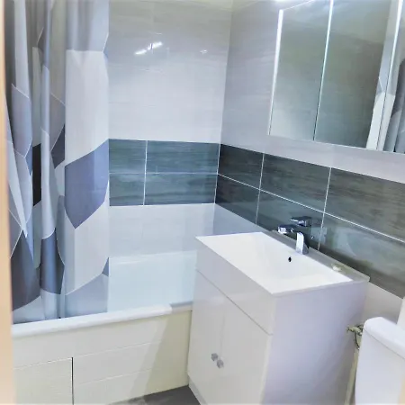 Port Avec Loggia Et Acces Plages A Pieds Fréjus